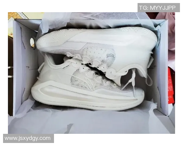 利刃3v2耐磨篮球鞋助你轻松征战球场展现非凡运动魅力 利刃3v2耐磨篮球鞋助你轻松征战球场展现非凡运动魅力